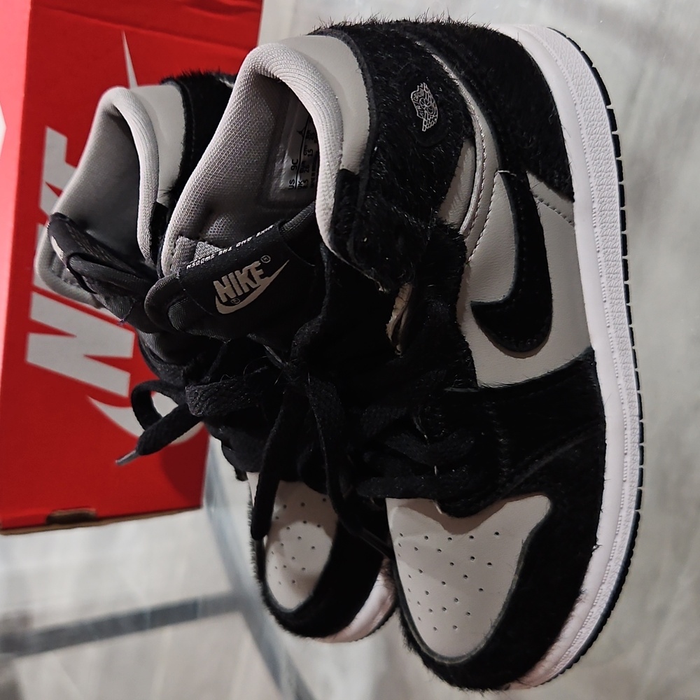 Jordan 1 Retro High OG  Grey and Black Toddler Size 9 Sneaker.